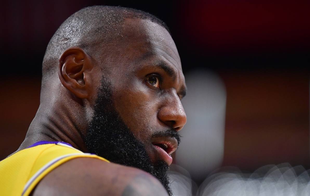 詹姆斯迎来十二赛季高光表现,雄鹿球迷沸腾!的简单介绍